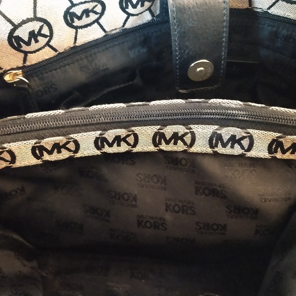 Michael Kors Ludlow Jacquard Bag - Picture 4 of 8